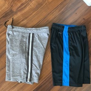 2 shorts Nike and Univibe
